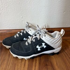 1.5Y Under Armour Baseball Cleats